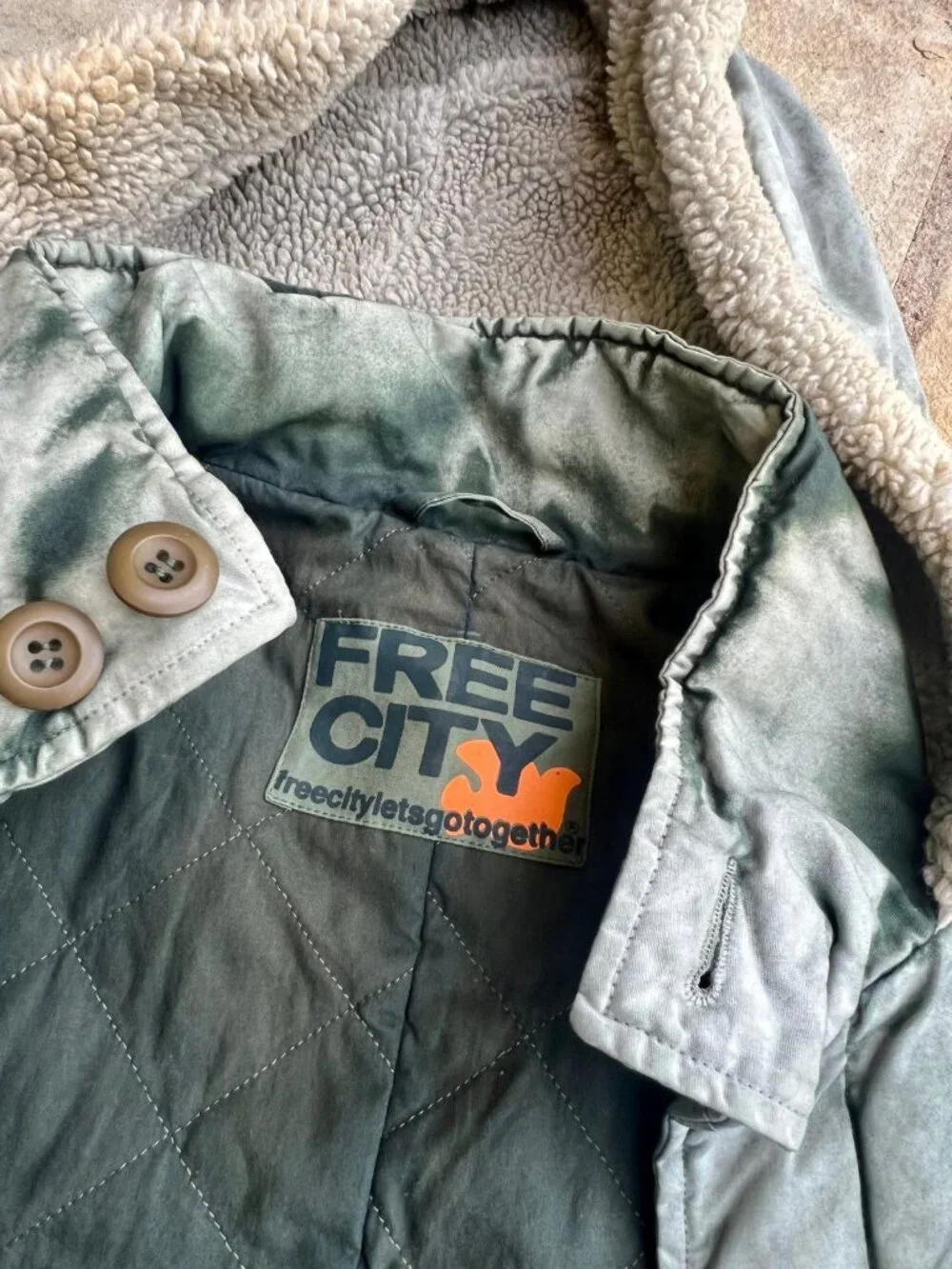 Free City Sherpa Lined Hooded Winter Coat Parka Jacket Green Acid Wash Medium NW - Picture 4 of 9